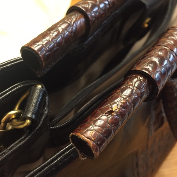 Brahmin Leather Handbag with Shoulder Strap. Item # 6950 - Picture 4 of 6